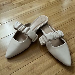 Womens light pink/nude pointed mules